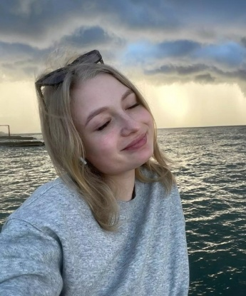 Опытна и сексуально горяча, я готова показать тебе мир наслаждения. Мои услуги – наивысшего уровня. Подарю тебе незабываемый эротический массаж, умело доставлю оргазм, и помогу расслабиться после напряженного дня. В моих нежных руках ты почувствуешь себя королем. Живу в Москве, позаботюсь о комфорте, чтобы наша встреча была идеальной. Фото и отзывы на моей странице – гарантия моей красоты и профессионализма. 🌹💋🔥💦😉 Елена